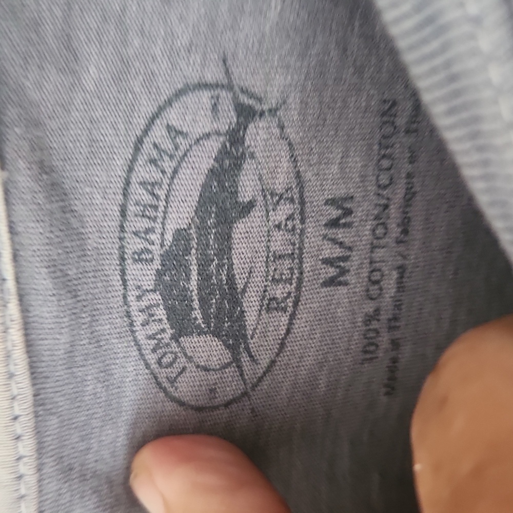Tommy Bahama tshirt - Picture 3 of 4